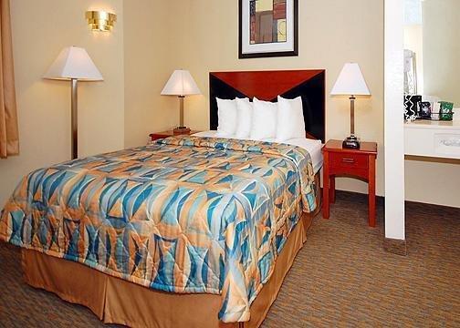 Inn Sleep Kansas International Airport