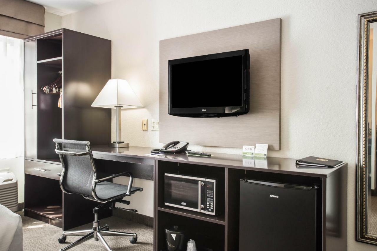Sleep Kansas International Airport Inn 2*